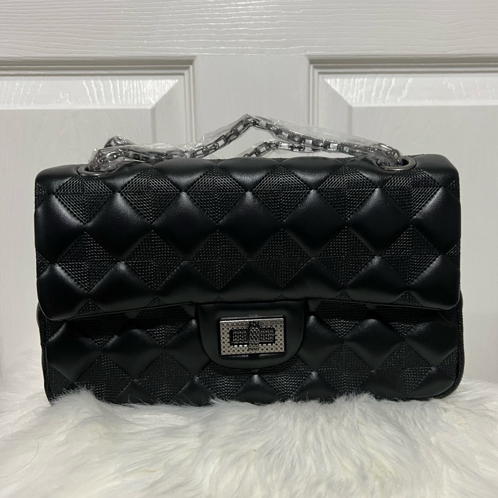 💗 *NEW* Elegant Black Quilted Women's Bag